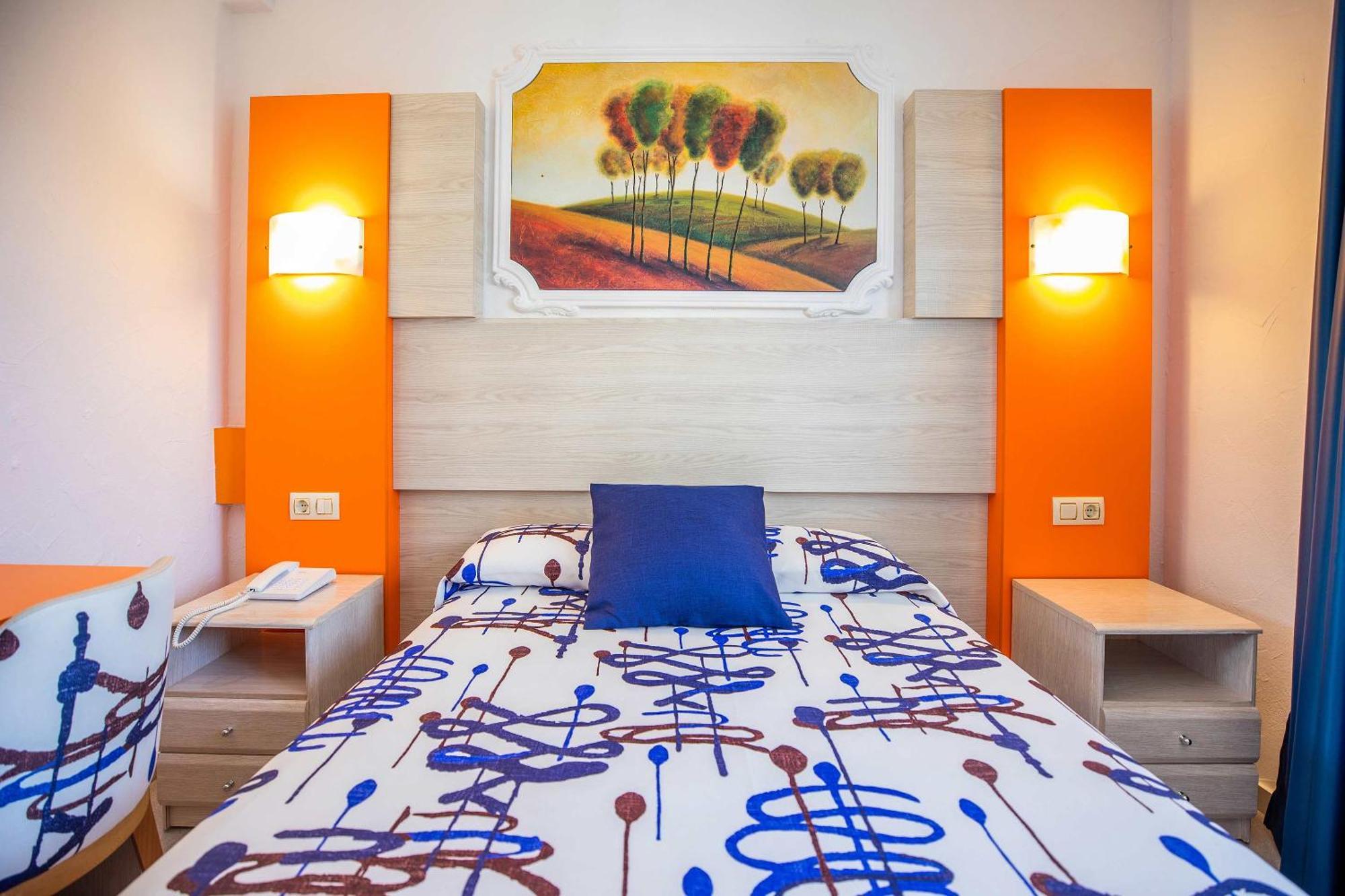 Hotel Servigroup Orange Бенидорм Номер фото